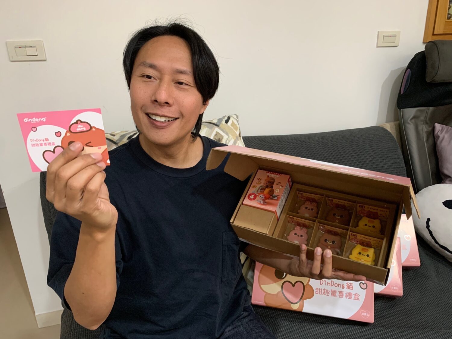 張啟樂準備的彌月禮盒是從香港來到台灣的Din Dong貓為他特製這個彌月禮盒，而且市面上並沒有販售。(圖/張啟樂 提供)