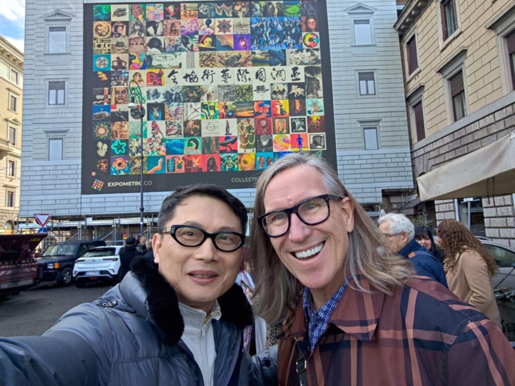 書畫家王門傑遠赴羅馬，與來自美國加州的藝術家威廉詹姆士合影。（圖／王門傑提供）