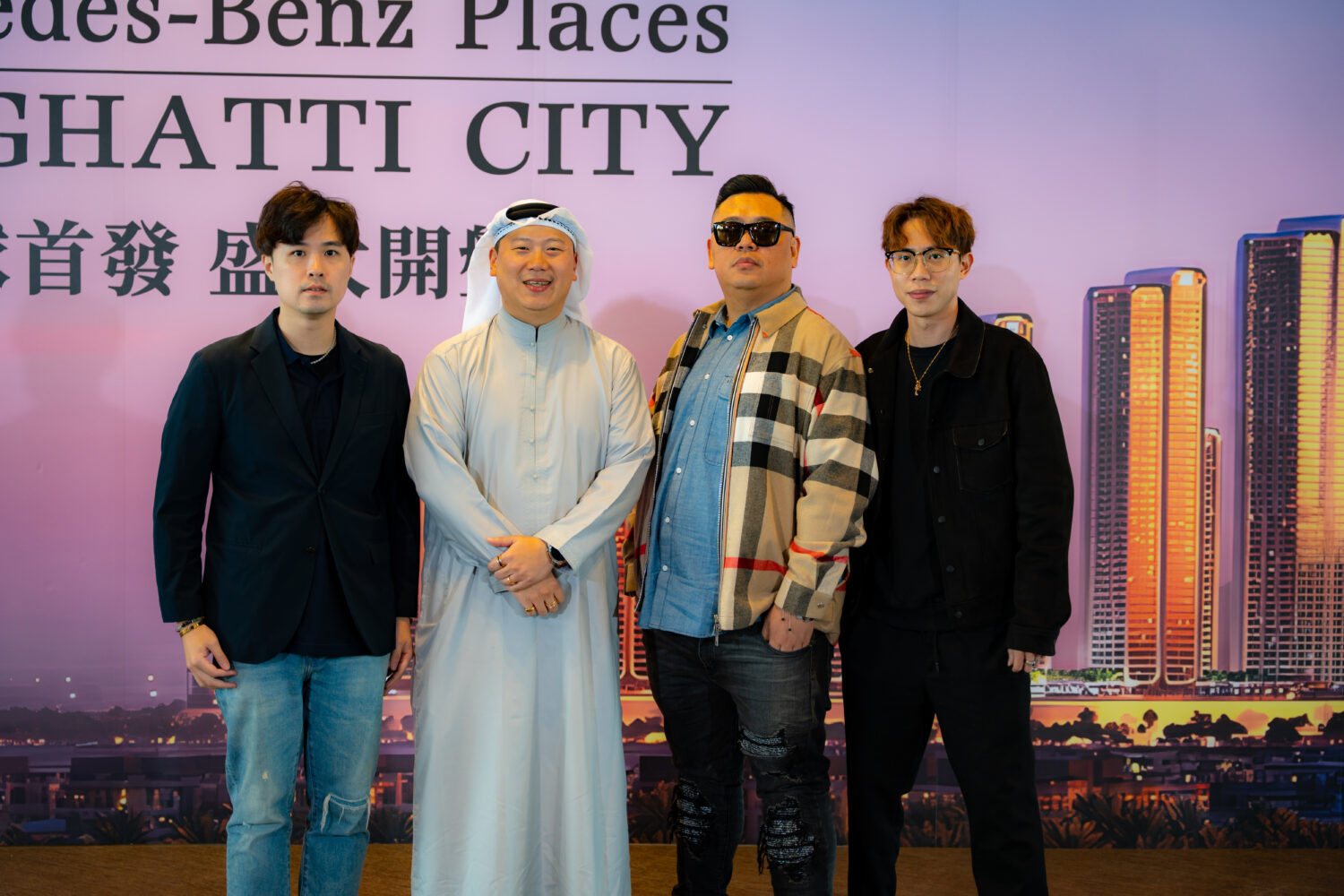 左起-棋勝行銷公關部長宋涵、大囍聚集團董事長Ted、兆鋐國際集團董事長陳建名、知名YouTuber 阿慈車庫出席大囍聚集團攜手企業跨國同步舉辦Binghatti City國際野餐日發表會活動。(圖/大囍聚集團  提供)