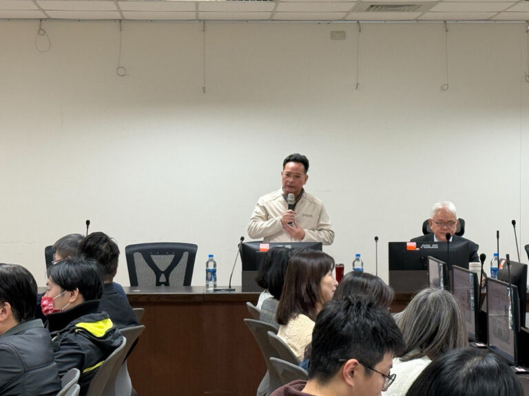 陳錫欽博士赴國立勤益科技大學專題演講。(記者李健興翻攝)