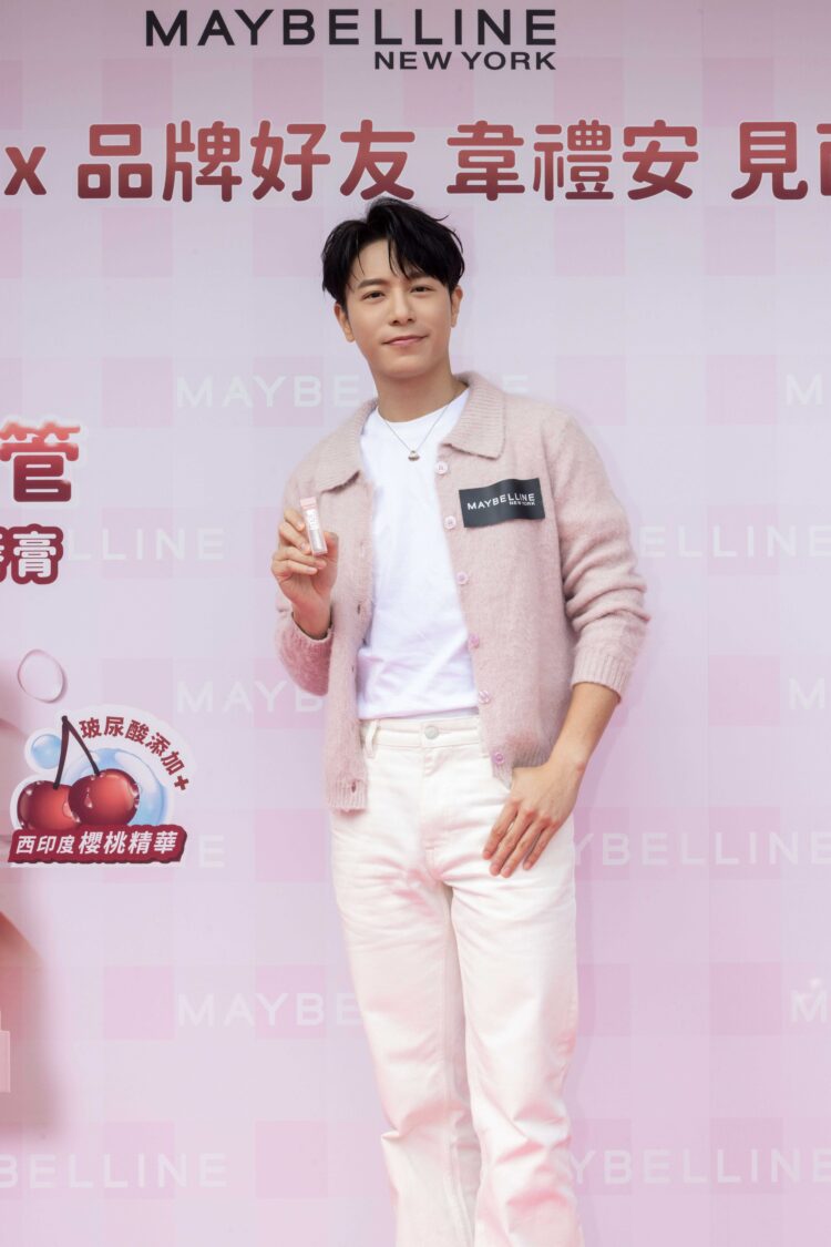 韋禮安喜歡天天都是情人節的浪漫感，經常贈送太太鮮花、甜點、唇膏。(圖/媚比琳 提供)