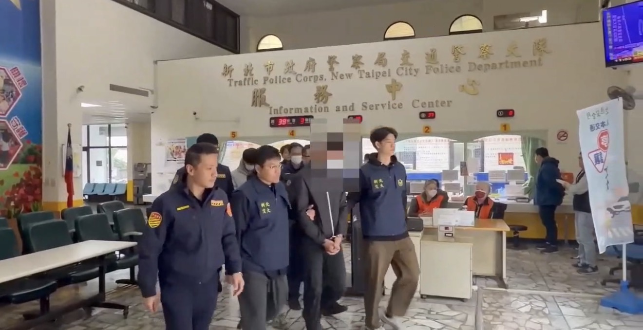 警方拘提4名犯嫌移送法辦。(記者徐煜勝翻攝)