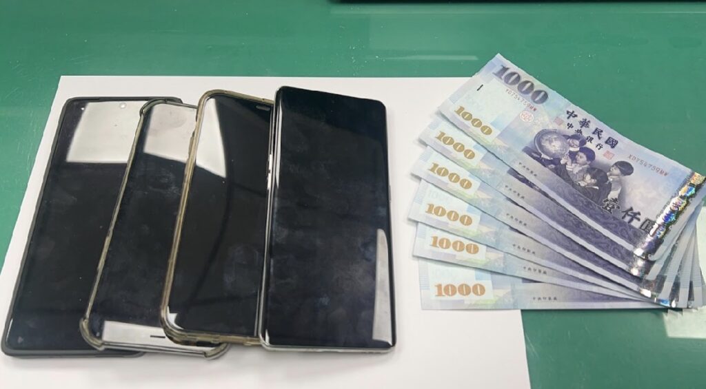 警方查扣證物。（記者徐煜勝翻攝）