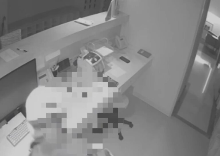 詹嫌入診所行竊畫面遭監視器拍下。（記者徐煜勝翻攝）