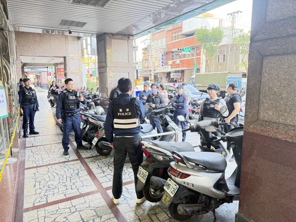 樹林進行防搶演練。(記者徐煜勝翻攝)