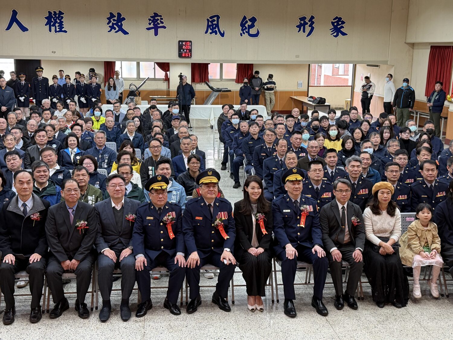 市長高虹安、警政署代表及警政同仁、地方貴賓齊聚一堂，共同見證新任局長陳源輝宣誓就職的重要時刻。（圖／記者林照東攝）