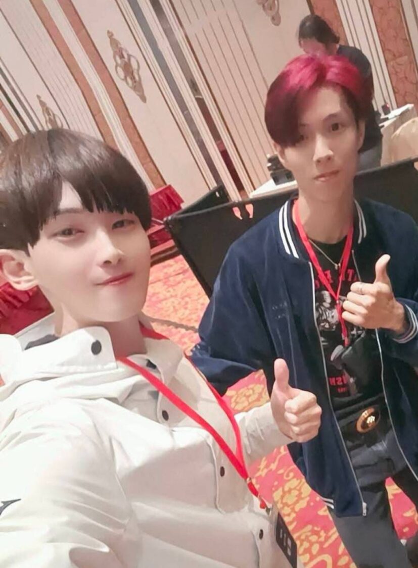 尚未被看見的時候 陳勇正（左）感謝李育昇教練（右）。（圖/林照東翻攝）