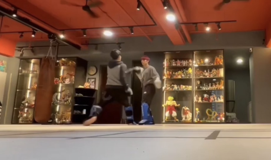 防身推廣者陳勇正與李育昇教練實戰教學互動。（圖/林照東翻攝）