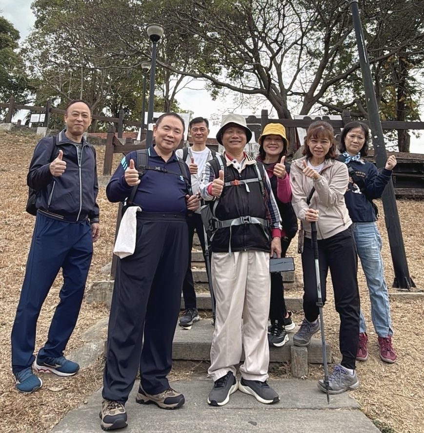 健康保全、登高望遠, 台中市保全公會年度登山活動團體留影。(圖/記者蔡尚芸翻攝)