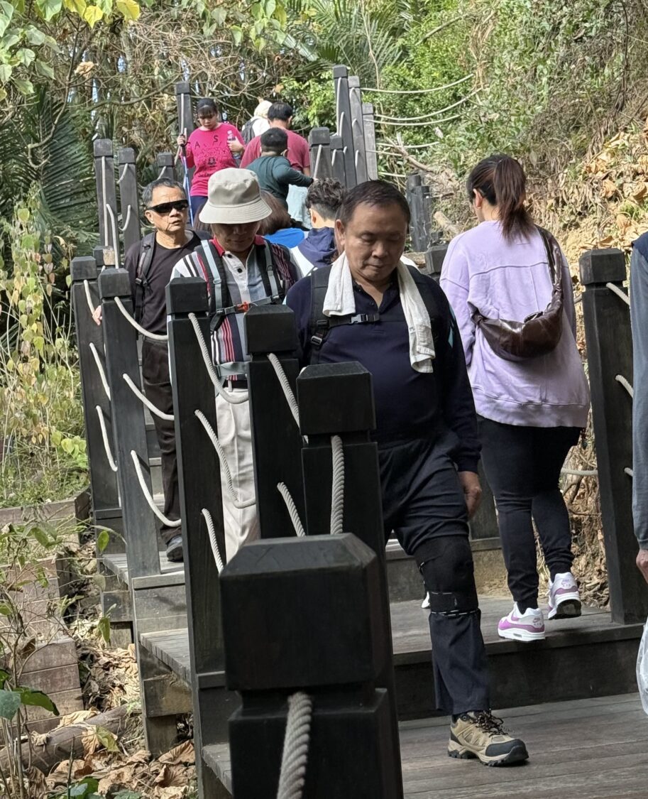 步步高升,團結一家親,公會成員如家人般的情誼。(圖/記者蔡尚芸翻攝。