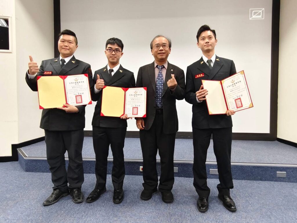 台灣心肌梗塞學會頒獎感謝搶救第一線消防有功人員的專業與辛勞。（圖/記者張家燁翻攝）