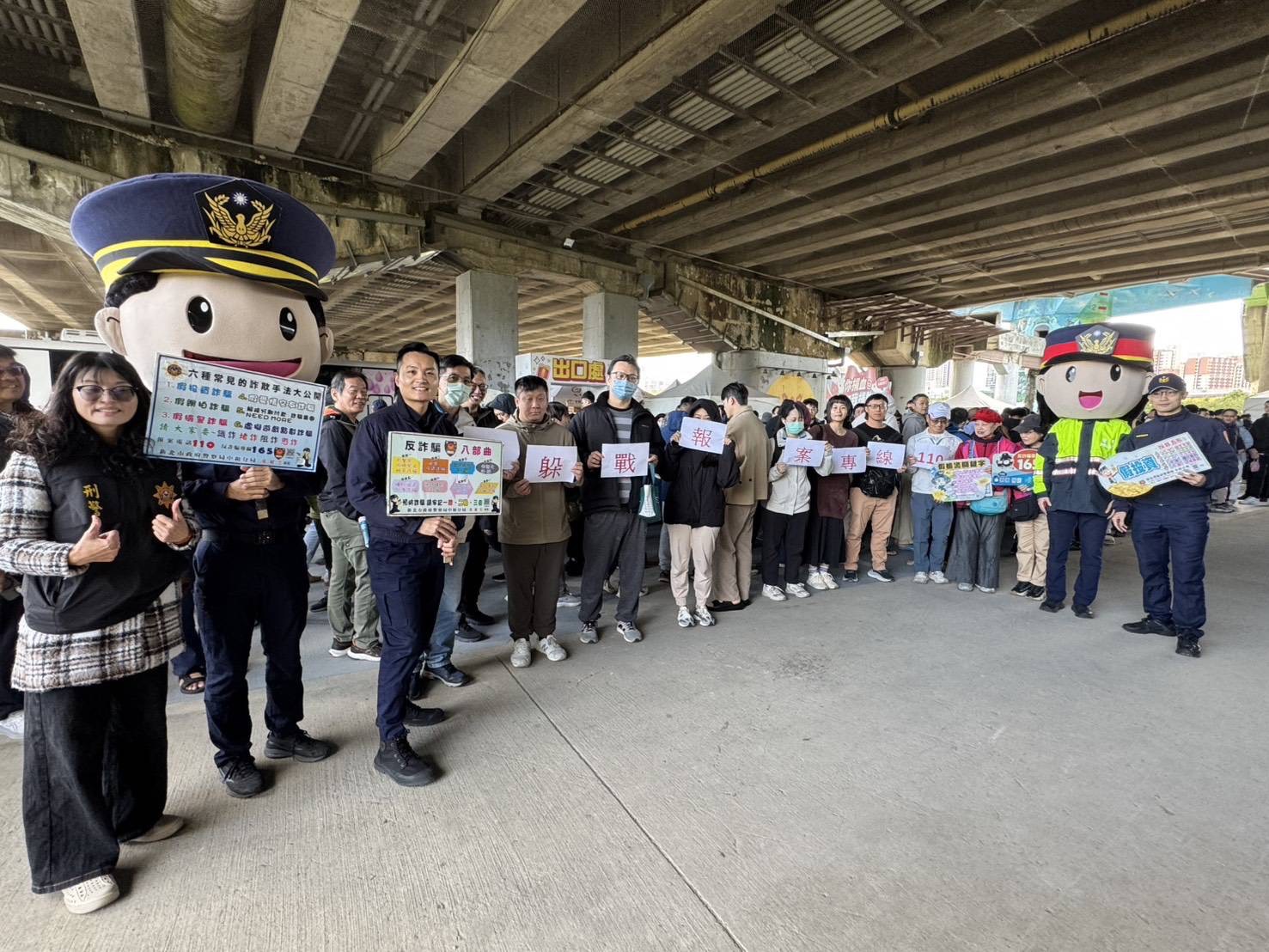 中和秀朗橋下「金樹基金會」捐血活動現場(圖/記者戴昱弘翻攝)