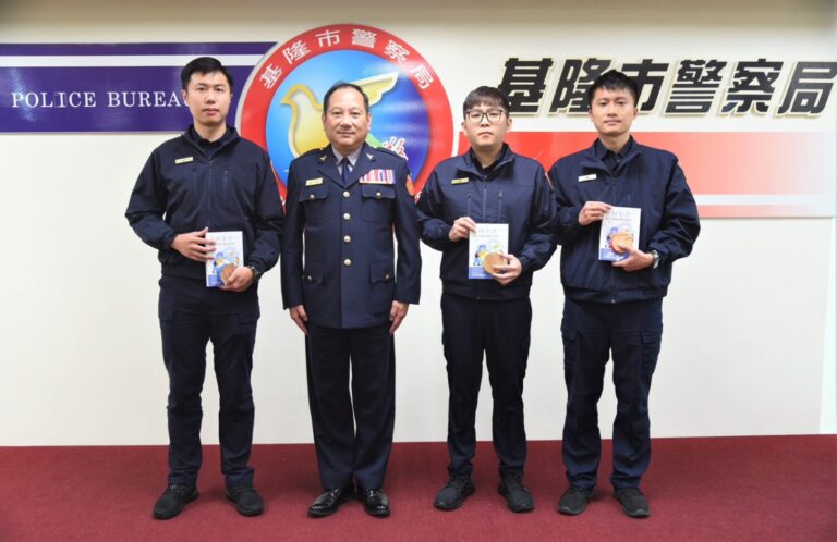 林局長舉行授階儀式。(圖／記者薛秀蓮 翻攝)