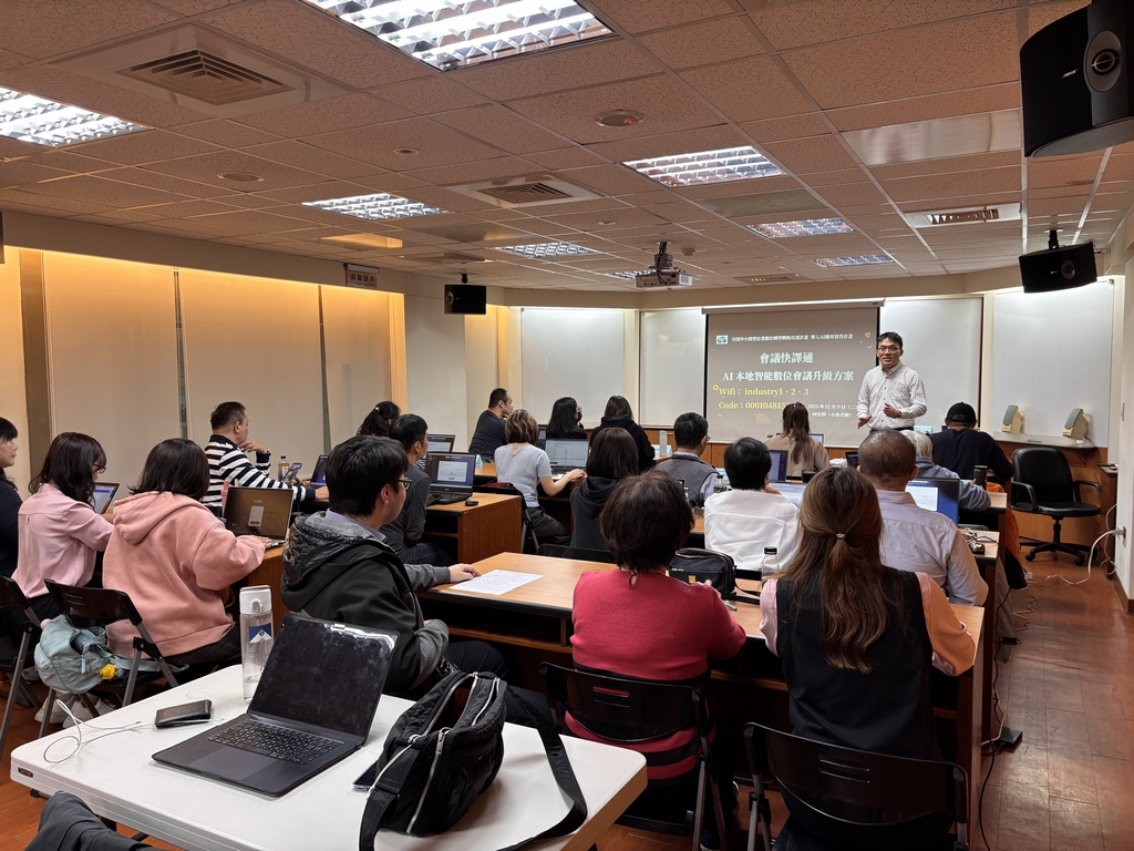 數位發展部數位產業署主辦的課程,課後持續以免費系統及LINE群陪跑,協助企業無痛導入。(圖/群燿企管提供)