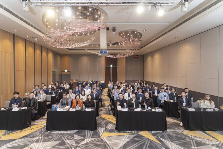 老獅說媒體學院年度盛會大合影。(圖/老獅說媒體學院提供)