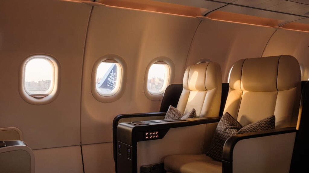 全機僅48 個全平躺式豪華機位，代表著每個獨特的旅程限量少數。 (圖／愛上旅遊提供) 