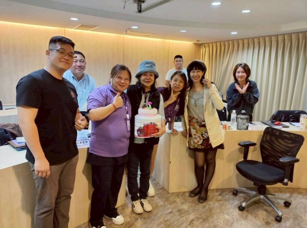 王子娘師生感情融洽,共度生日。(圖/王子娘提供)