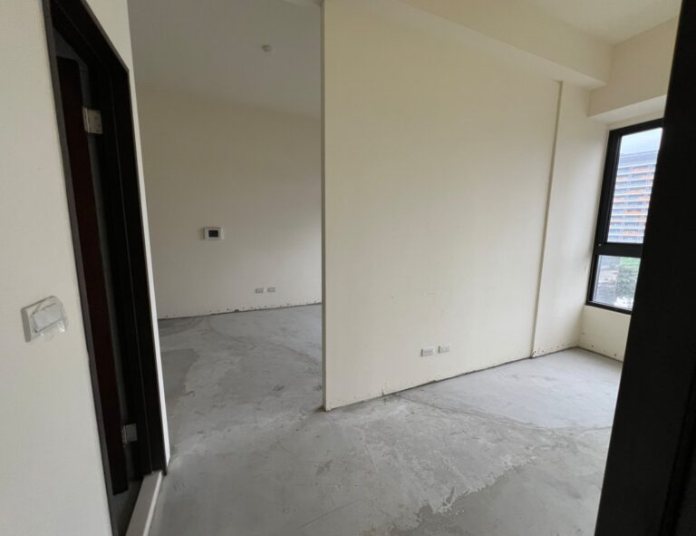 住戶指出，實際交屋後發現與廣告內容明顯不符。(記者翻攝)