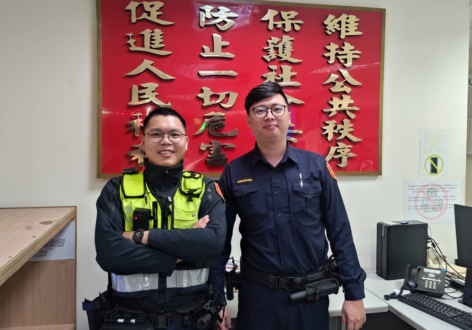 大同分局民族路派出所警員李明敏(左)、趙佑恩(右)。(圖／記者戴昱弘 翻攝）