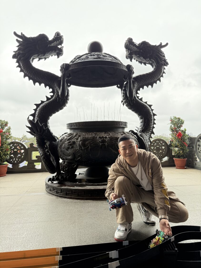 草爺砸重金，斥資七位數，舉辦第一屆「神行盃國際四驅車大賽」。(圖/紅心字會 提供)