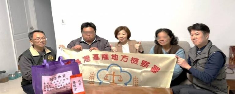 基檢攜手榮觀春節送暖，（左ㄧ）理事長黃宗賢。（記者李健興翻攝）