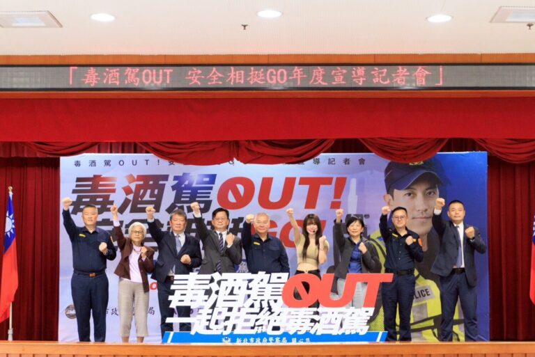 新北警反毒酒駕宣導活動。（記者李健興翻攝）