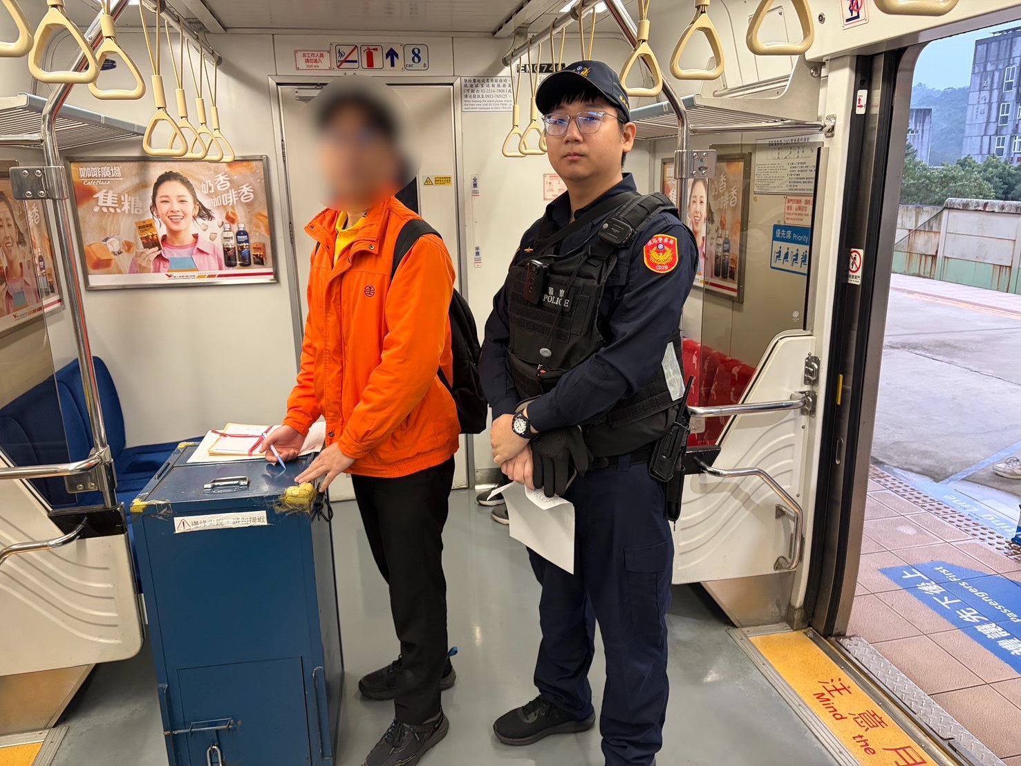 警方確保護鈔安全。（記者李健興翻攝）