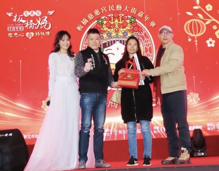 金鐘、金馬、金曲藝人年節期間在板橋慈惠宮一次集滿！(圖/鳳凰藝能 提供)