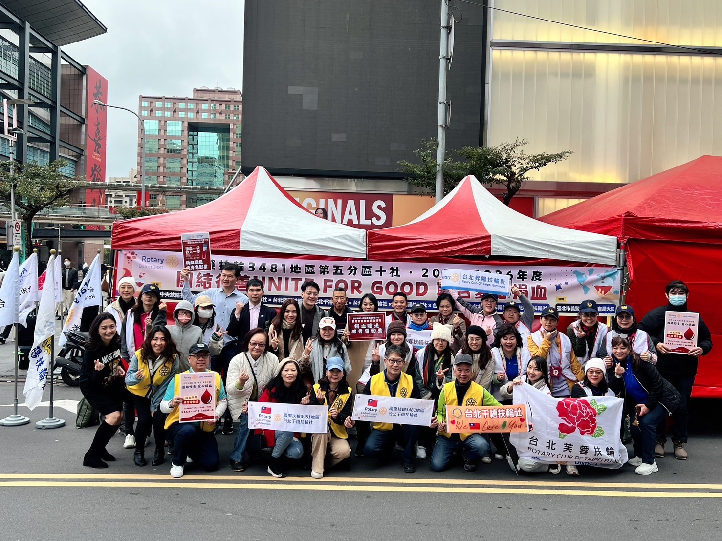 大馬男神-江耀崙 與 好友台北芙蓉扶輪社社長杜旻倫 攜手一起參與 國際扶輪3481地區一起團結行善UNITE FOR GOOD。(圖/唱戲世界娛樂 提供)