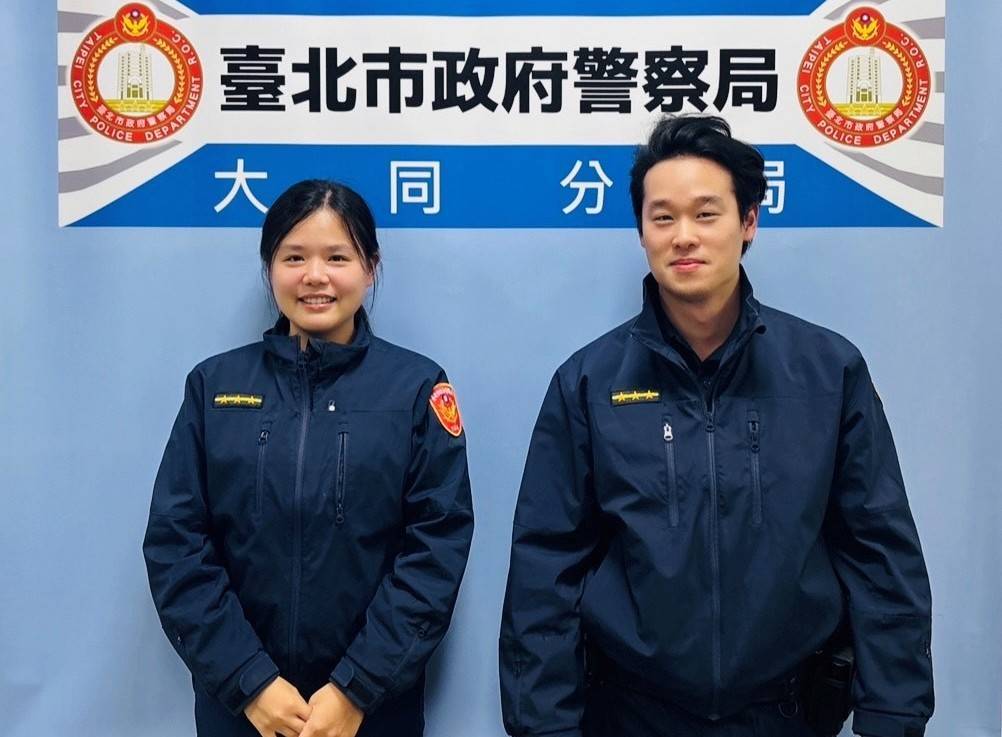 大同分局建成派出所警員王怡婷(左)、廖偉程(右)。(圖／記者戴昱弘 翻攝）