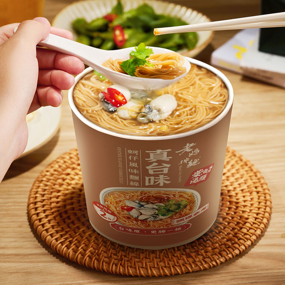老媽拌麵新品從熟悉台味出發,沙鍋魚頭與蚵仔風味麵線具備「有湯、有料、有靈魂」,滿足消費者需求與喜好。(圖/記者 張泓笙翻攝)
