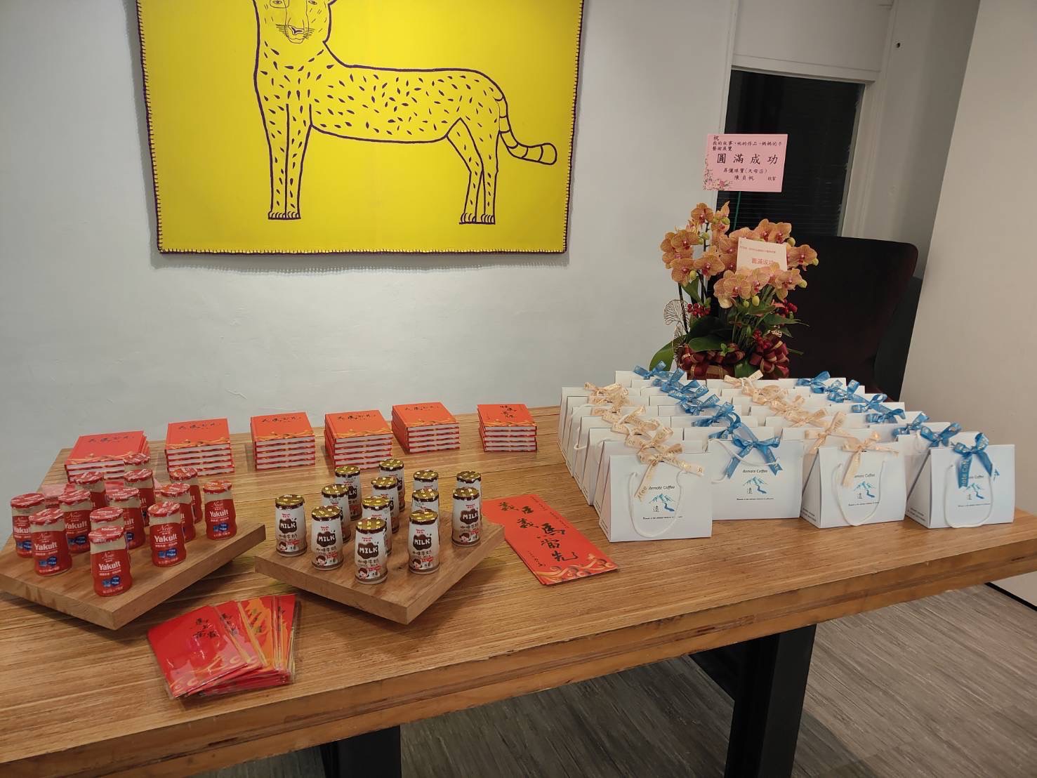 遠咖啡以文創禮盒形式支持《媽媽的手》藝術展覽，延續藝術溫度。（圖／主辦單位提供）