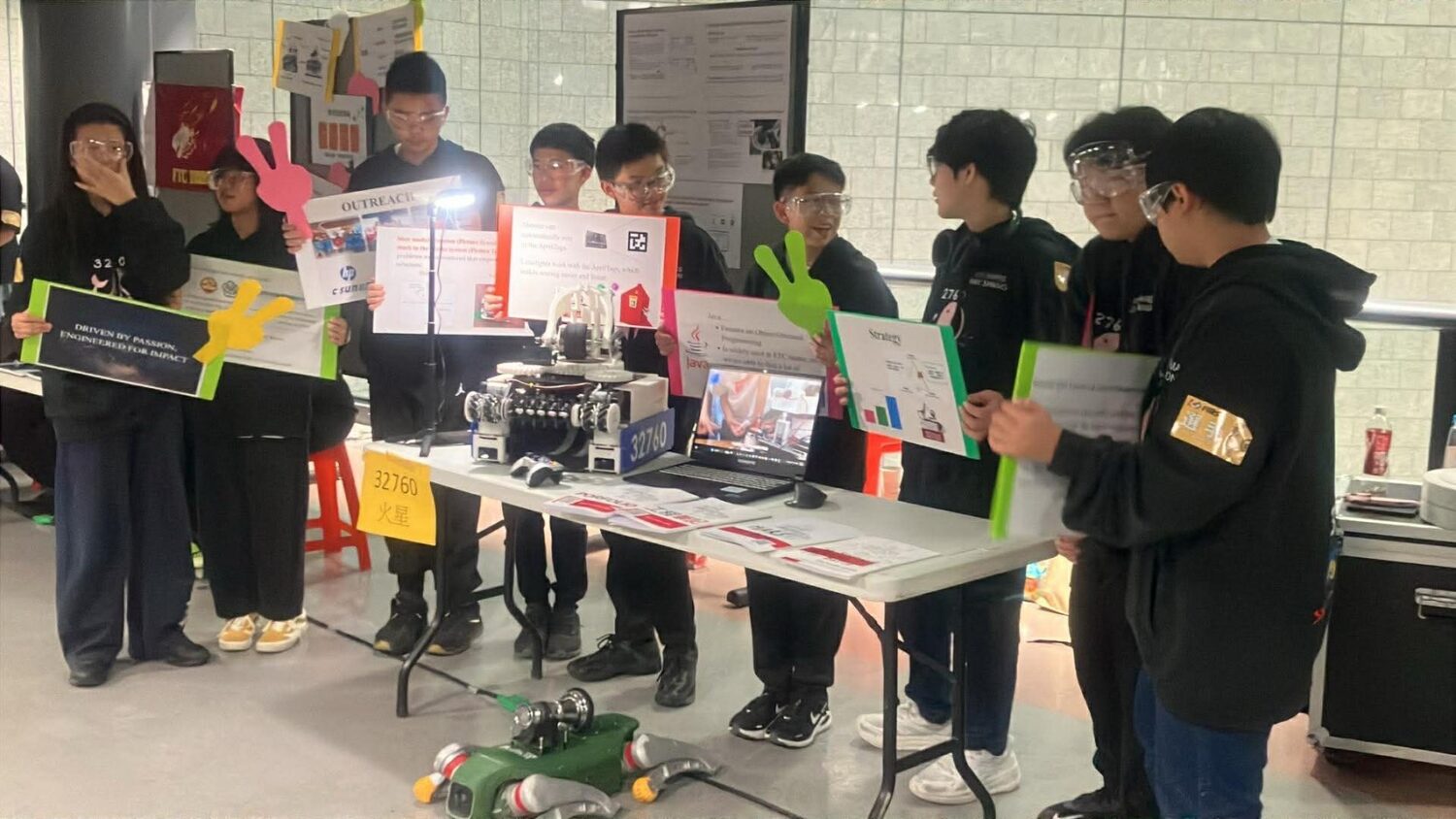 「VIS國中機器人」FIRST台灣選拔賽一舉摘銀  賽前獲Google HP參訪契機