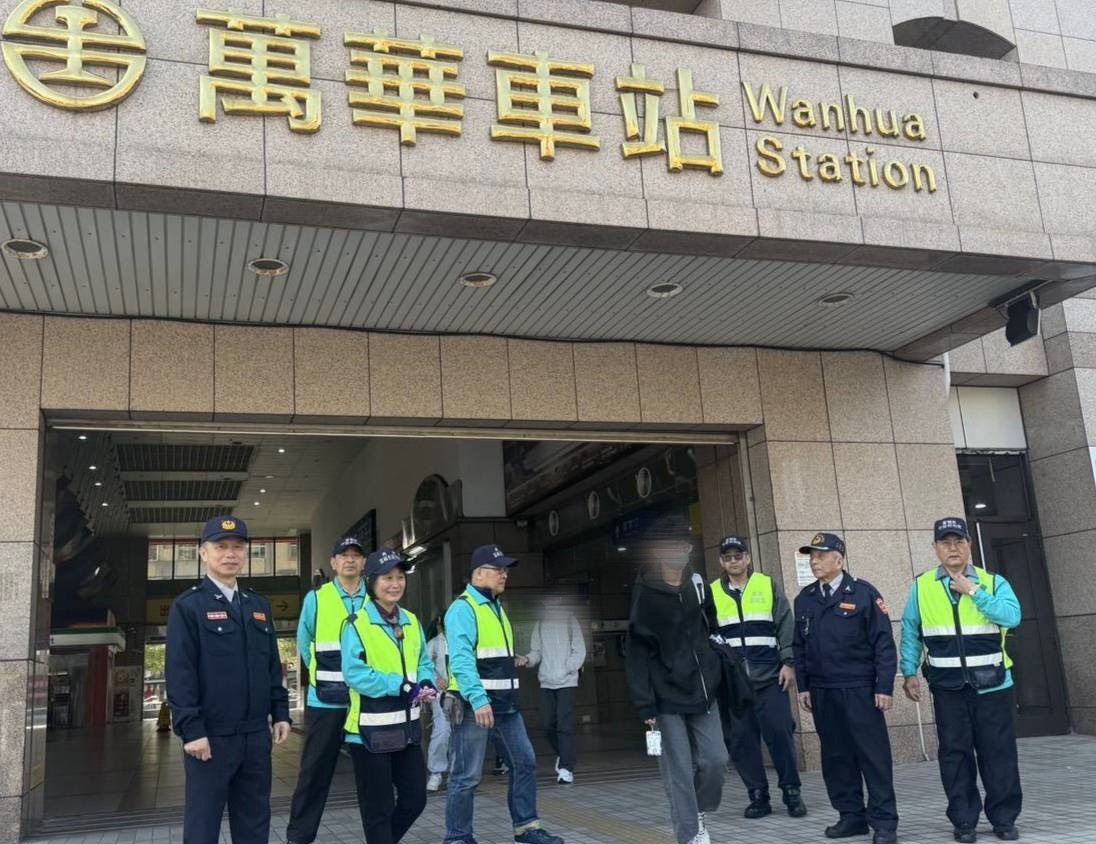 萬華分局轄區內之民防、義警協助維護治安（圖／記者 趙靜姸翻攝）