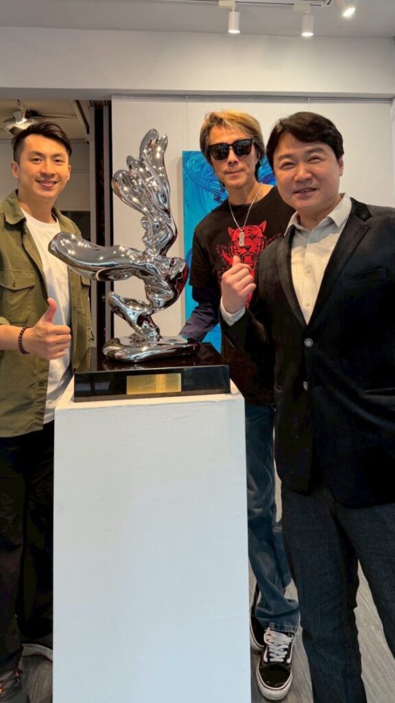 《我的故事，他的作品──媽媽的手》於前門藝廊展出至2月5日。（翻攝畫面）