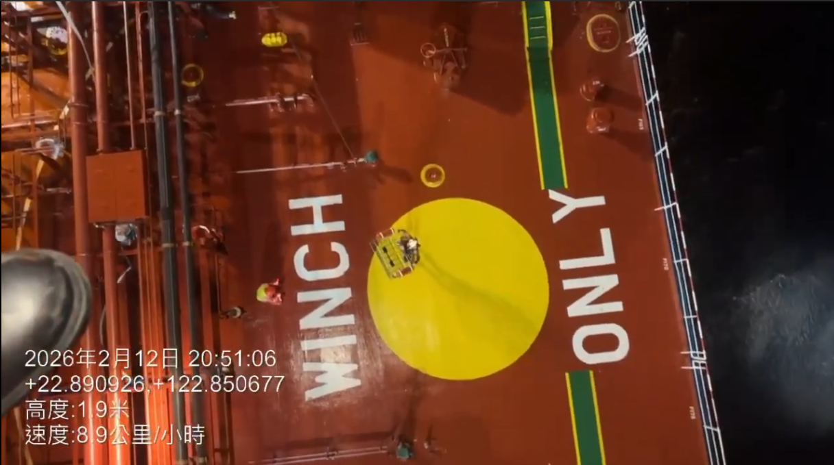 中國油輪船員拇指骨折　海巡吊掛夜航百浬成功搜救