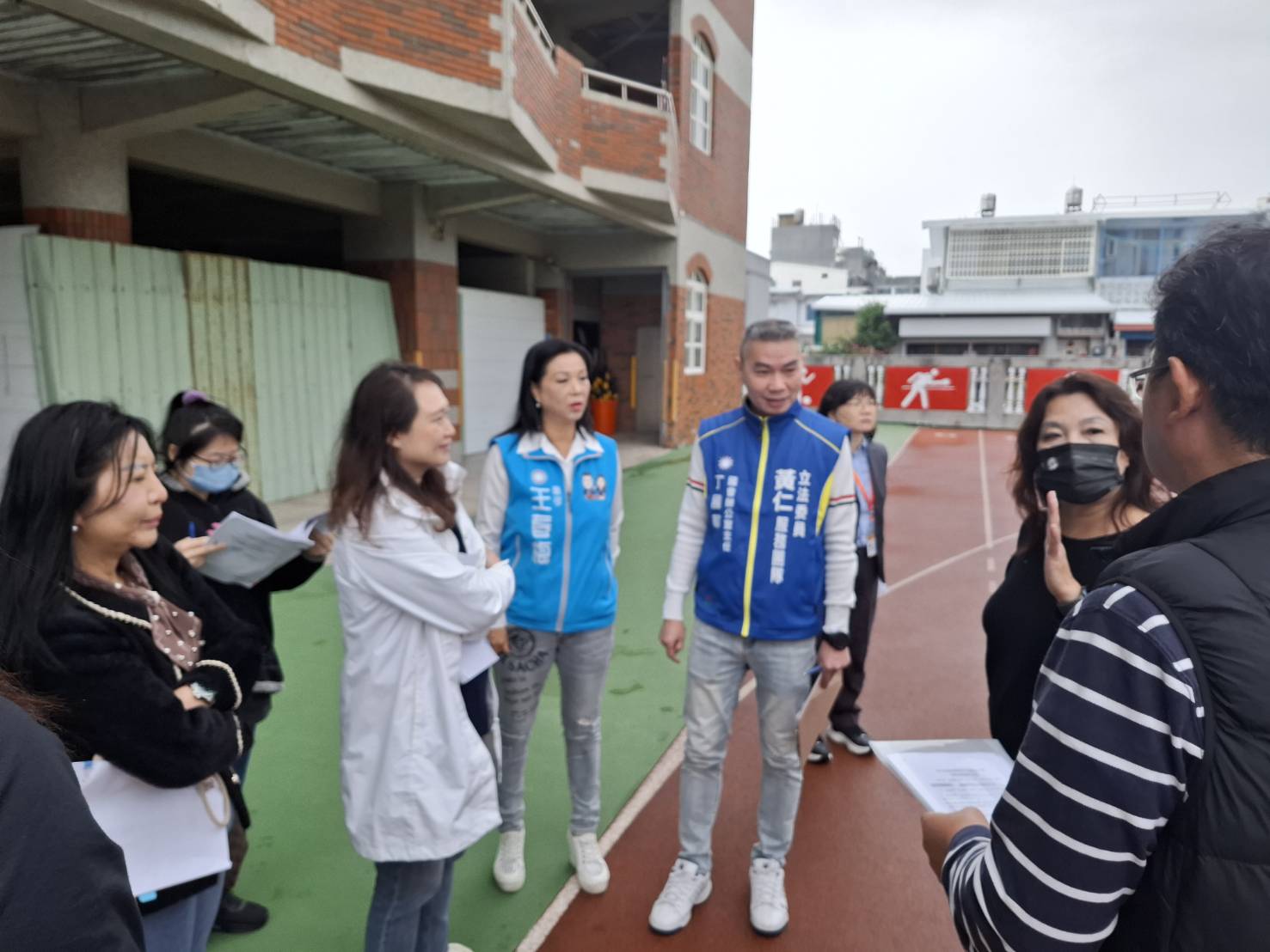 王春梅指出，偏鄉教育長期面臨資源分配不均問題，「不患寡而患不均」，城鄉差距在校園設施上尤為明顯。(圖／記者翻攝)