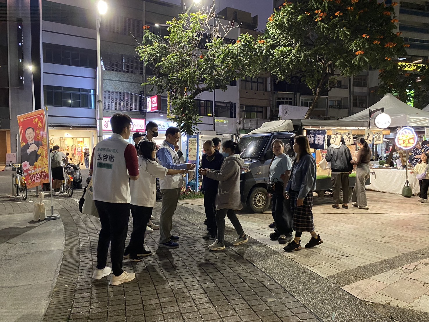 張啓楷提出如何幫助嘉義市的年輕人，尤其是因為工作關係北漂、南漂離開嘉義市的青年返鄉生根的市政規畫。(記者 包克明攝)