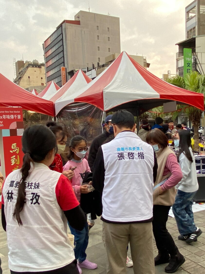 張啓楷勤跑基層，聽到無數鼓勵、勸進的支持聲音。(圖／記者翻攝)