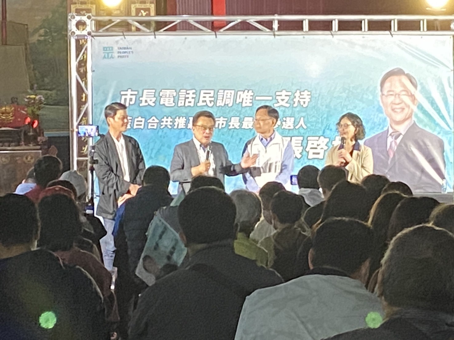 前立委林國成南下為張啟楷站台,妙語如珠,引得現場一陣哈哈大笑。(圖/民眾黨嘉義黨部)