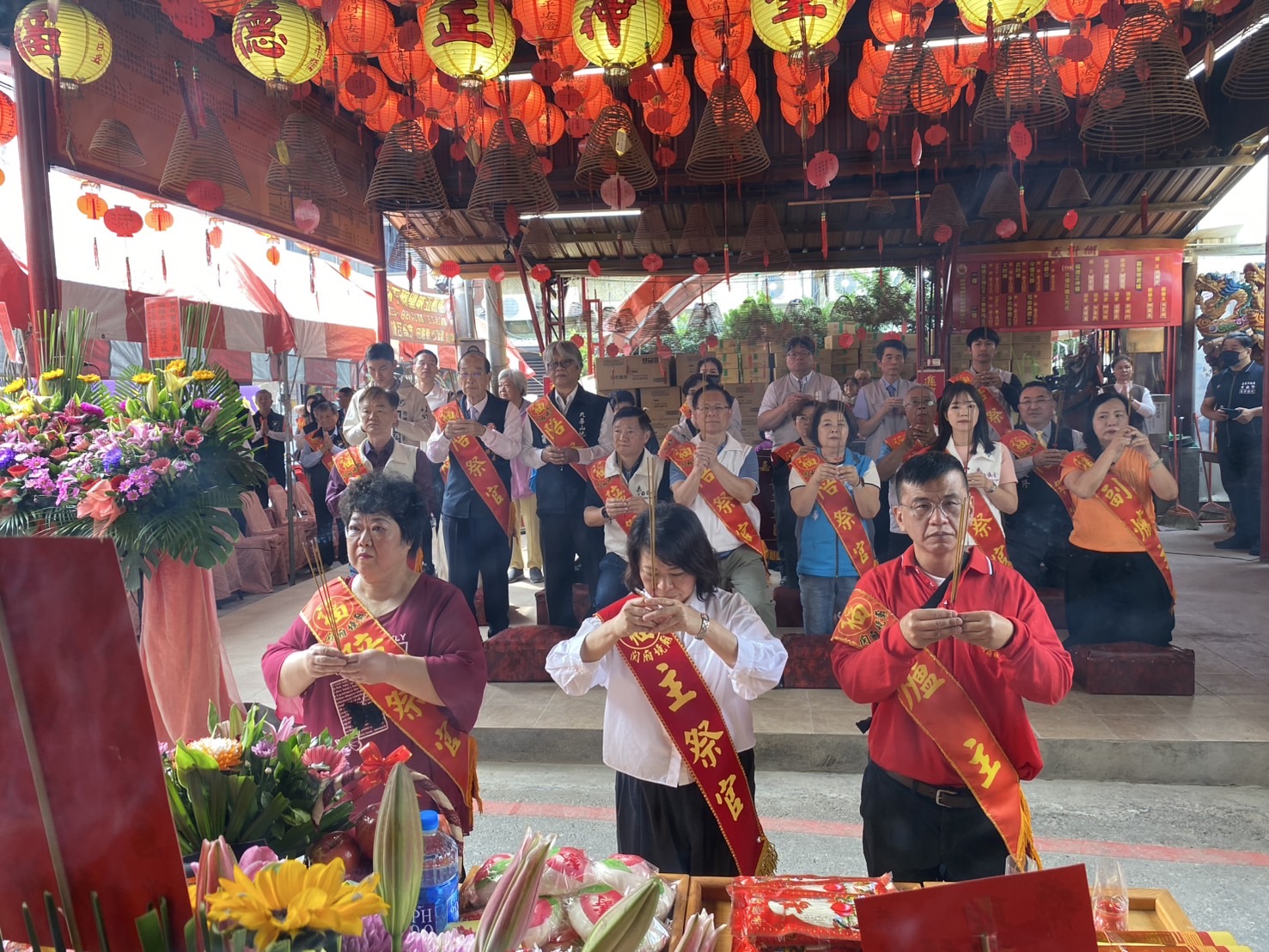 巧合！嘉義市長黃敏惠與民眾黨徵召嘉義市長參選人張啓楷今上午兩人兩小時內兩度同框。(圖／民眾黨嘉義黨部)