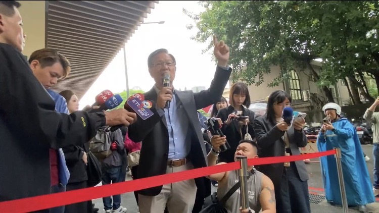 張啟楷指出，從柯文哲210萬政治獻金，到蔡正元自己去侵占自己公司的錢，這樣的司法，這麼離譜，人民怎麼會有信心？(記者 包克明攝)