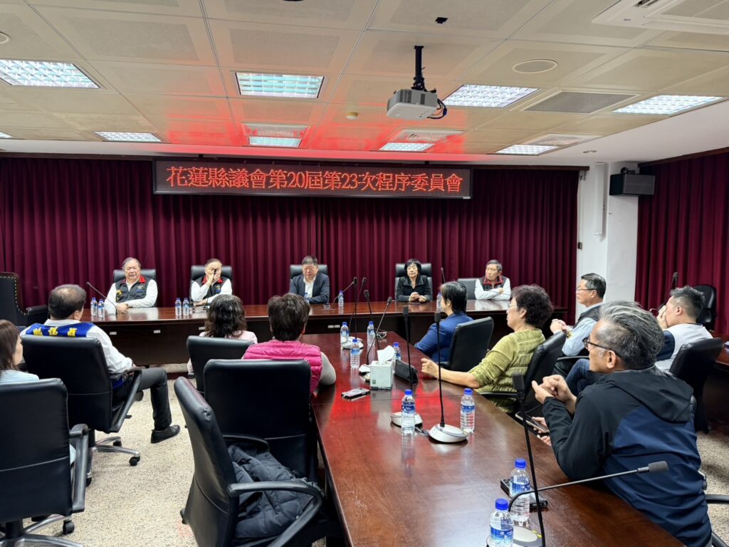 花蓮縣議會呼籲縣府停止將責任轉嫁議會，儘速回覆關鍵問題，讓預算回歸理性審議。（圖／記者 趙靜姸翻攝）