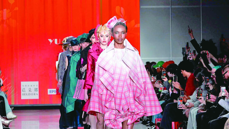 蓓朵娜在紐約時裝周提供模特兒使用的產品，獲設計師高度肯定。(圖/蓓朵娜 提供)