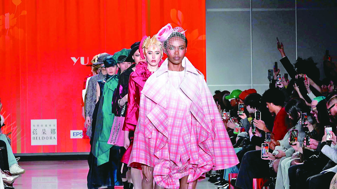 蓓朵娜在紐約時裝周提供模特兒使用的產品，獲設計師高度肯定。(圖/蓓朵娜 提供)