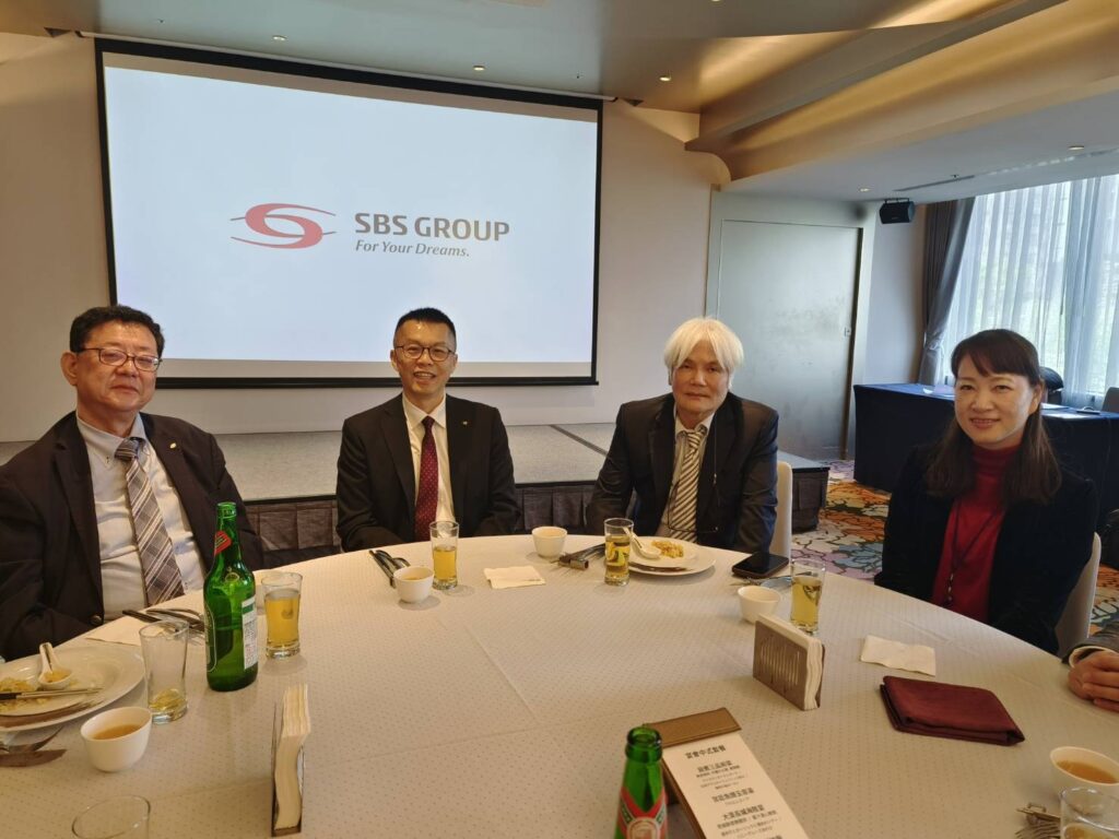 (左起)：台灣SBS古河物流股份有限公司董事長 近藤浩ㄧ郎、華信航空總經理 莊明哲、華羿集團總經理 黃治平、中華航空貨運中心總經理 林侑宣。(圖／華羿集團 提供)