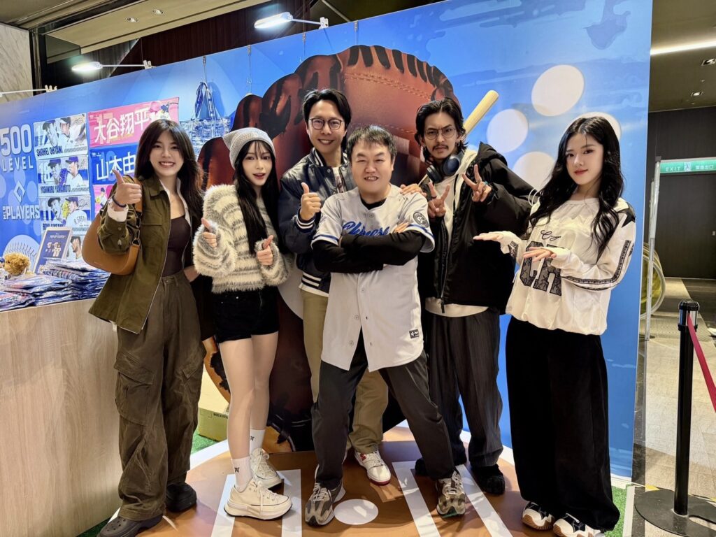 「港仔台爸」金鐘主持張啟樂、人氣啦啦隊女孩宛宛、YouTuber林芝軒（軒爺）、看你老墓司徒建銘、饒舌歌手ZX等，搶先逛棒球主題 MLBPA官方授權商品快閃店。(圖/像素匯 提供)