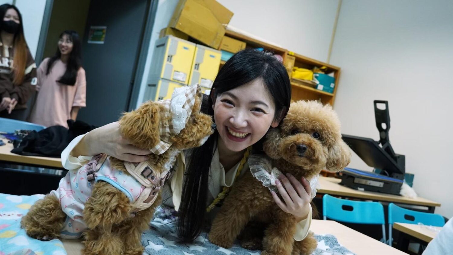 優格姐姐擔任台北海大60周年校慶新媒體、寵物系課程講師，鼓勵台北海大同學「不能改變世界，就改變自己」，要大家都成為可以改變自己的人。(圖/台北海大 提供)
