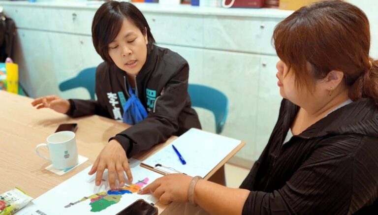 立委李貞秀（左）遭行政院長卓榮泰限令停供資料引爆憲政爭議。（圖／記者 趙靜姸翻攝）