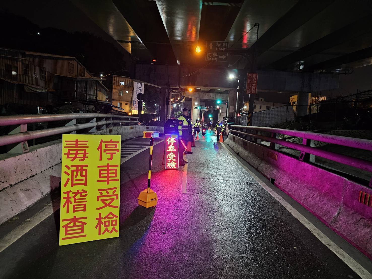 酒毒駕零容忍！新北警大執法。（記者李健興翻攝）